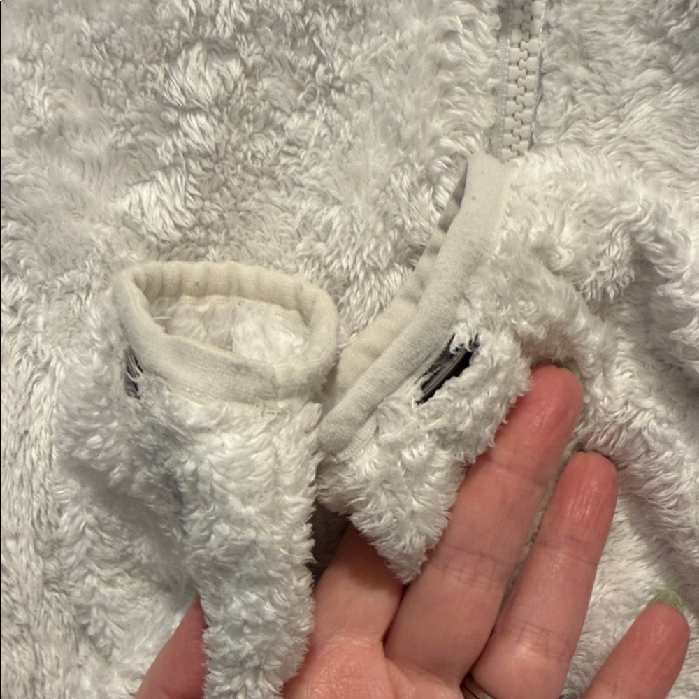 The North Face Women's white Plush Teddy Fleece Jacket - Picture 4 of 8
